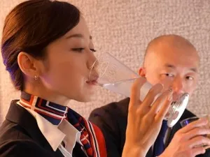 Cặp đôi hạnh phúc quan hệ tình dục tại nhà thực sự, chị dâu để anh trai liếm âm hộ đạo cụ để chơi với âm hộ và xoa bóp vú, nhiều tư thế tàn phá
